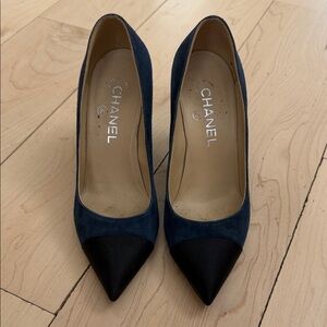 CHANEL Women's Navy and Black suede and satin Heels